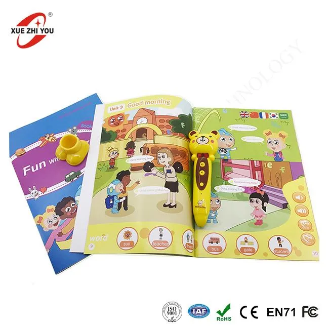 Студенты, изучающие аудио книги Smart Pen